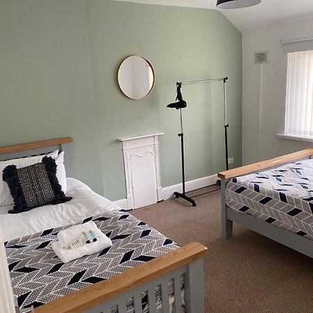 Вилла Springfield Retreat Risca Экстерьер фото